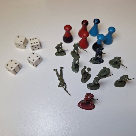 Secrecy‎ Board Game Replacement Pieces Dice Army Tokens Vintage 1965 Soldiers - Picture 1 of 7